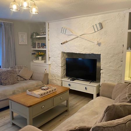 Delightful 3 Bedroomed Cottage In Ландъндо Екстериор снимка
