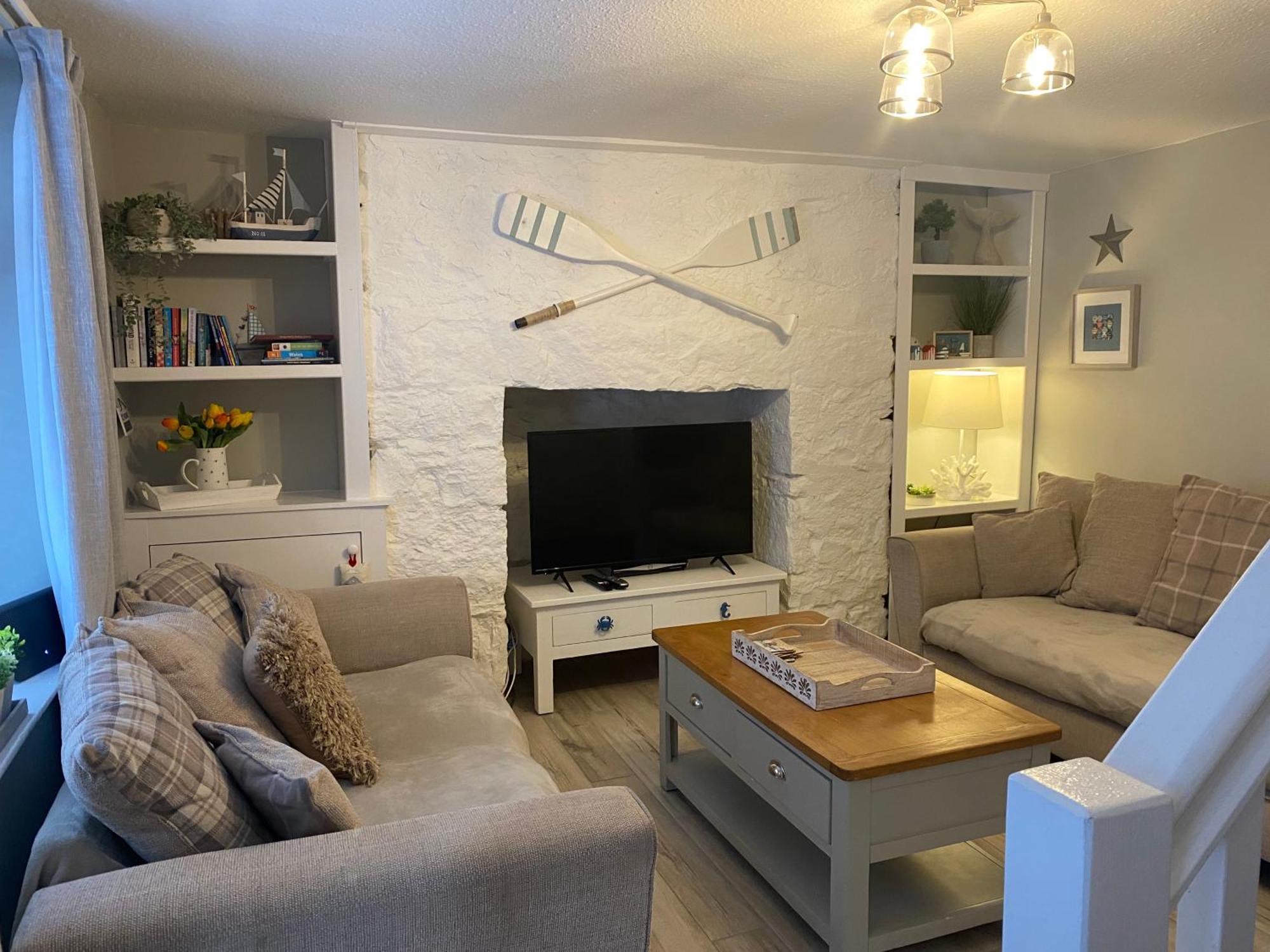 Delightful 3 Bedroomed Cottage In Ландъндо Екстериор снимка