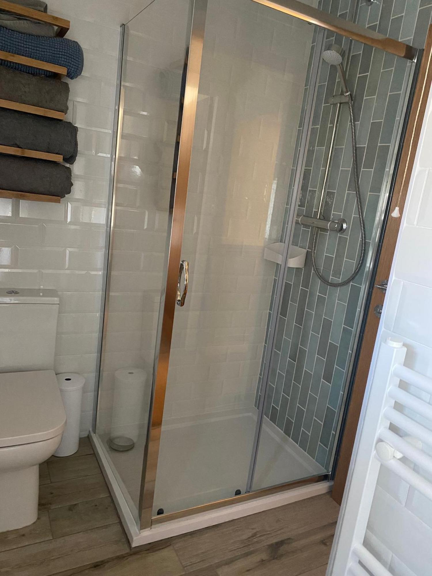 Delightful 3 Bedroomed Cottage In Ландъндо Екстериор снимка