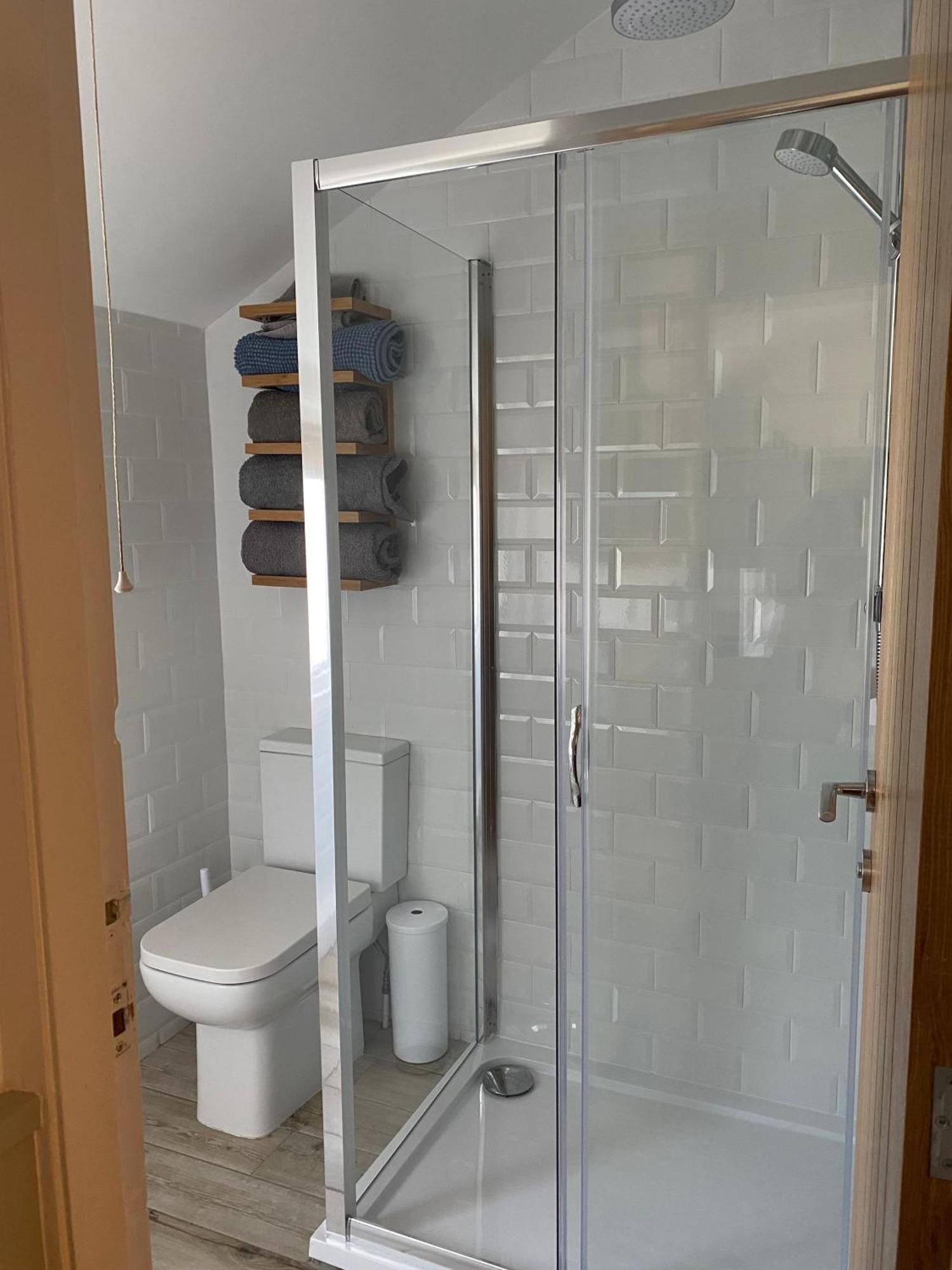 Delightful 3 Bedroomed Cottage In Ландъндо Екстериор снимка