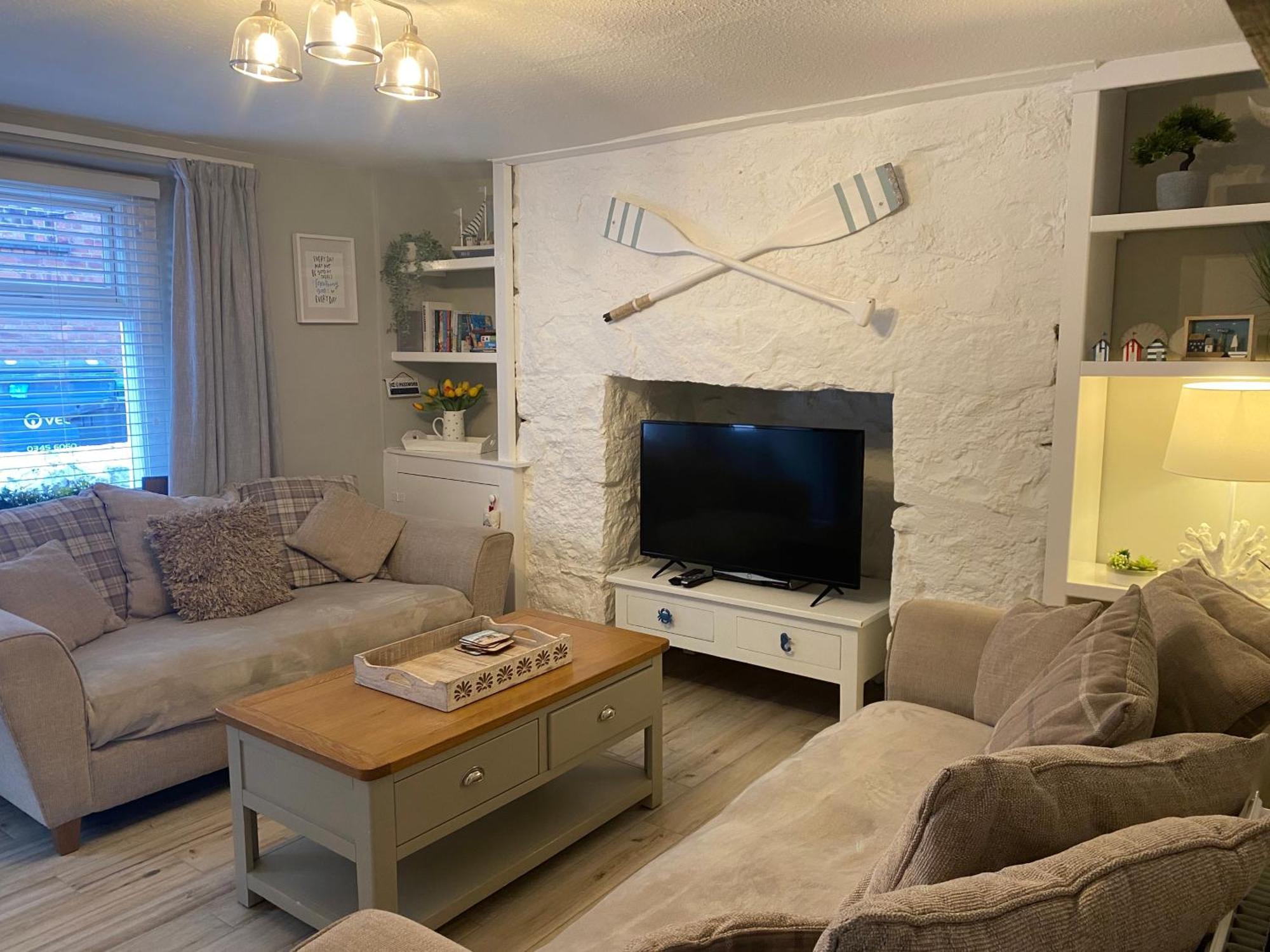 Delightful 3 Bedroomed Cottage In Ландъндо Екстериор снимка